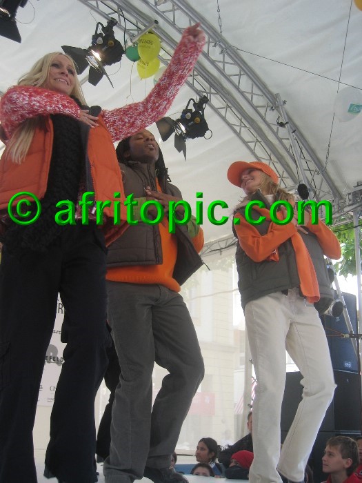 ../Images/Krefeld-Strssenmodenschau-2005 224.jpg